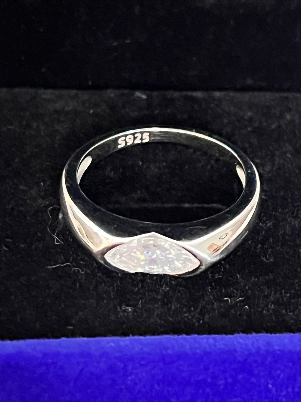 Sterling Silver Moissanite Ring - 925 sz 9